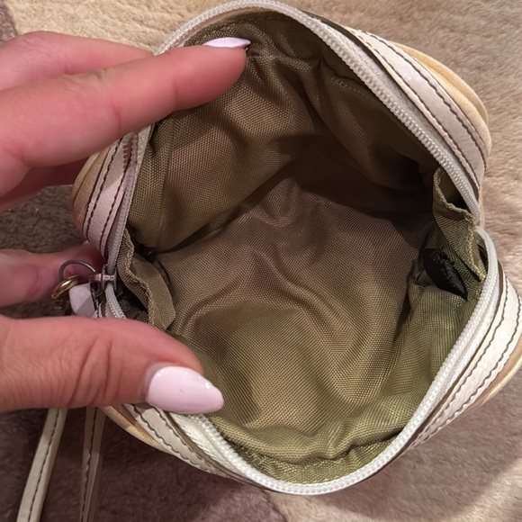 Coach Cream Wristlet Clutch with Luxurious Finish - Picture 3 of 3